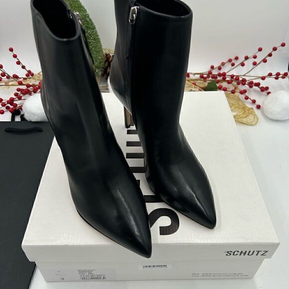 Women’s
Schutz black soft leather ankle boots size 40 made in Brazil - Picture 4 of 12